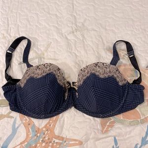32 G strapless Navy/black colored bra. Like new  Made in France